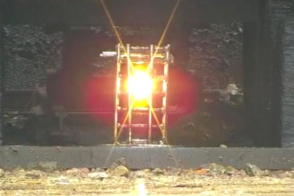 湖南湘潭某地聯(lián)動(dòng)發(fā)動(dòng)機(jī)激光銷毀